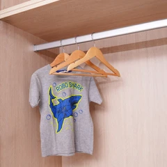 main image Stora 19.5 Cm Set 3 Pcs Hanger Baju Anak Kayu Dengan Bar