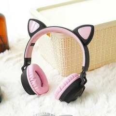 ataru-headphone-bluetooth-bt028c---hitam/pink