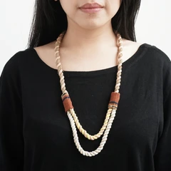 kalung-tenun-sikka---krem