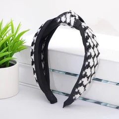 ataru-bando-knot-houndstooth---hitam/putih