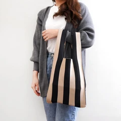 ataru-tas-tangan-rajut-stripes---hitam/krem-beige