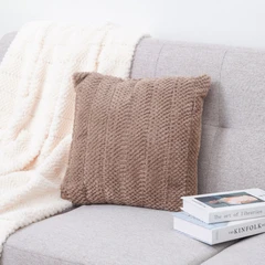 informa-45x45-cm-cosy-bantal-sofa-faux-fur---cokelat