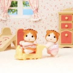 sylvanian-families-set-boneka-maple-cat-twins-esfw54230