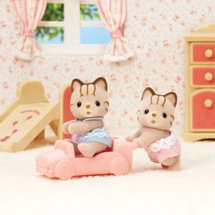 sylvanian-families-set-mainan-striped-cat-twins-esfw54290