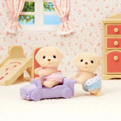 sylvanian-families-set-mainan-boneka-yellow-labrador-twins-54300