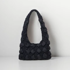 thys-tas-bahu-quilted---hitam