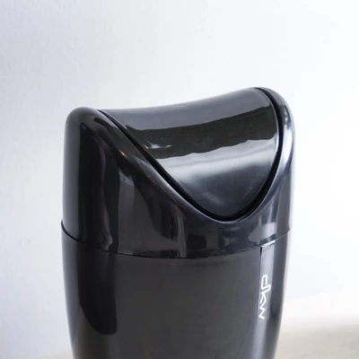Gambar Dkw Tempat Sampah Tutup Swing Plastik Alien 1 Liter - Hitam
