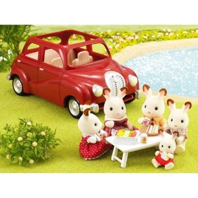 Gambar Sylvanian Families Set Family Saloon Car 5270