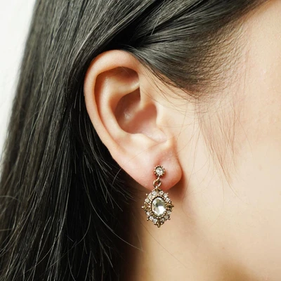 Gambar Ataru Anting Crystal Teardrop