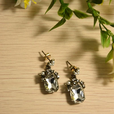 Gambar Ataru Anting Rectangle Crystal Dangle