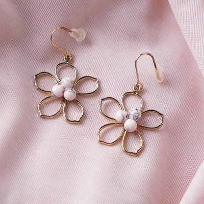 Gambar Ataru Anting Flower Dangle