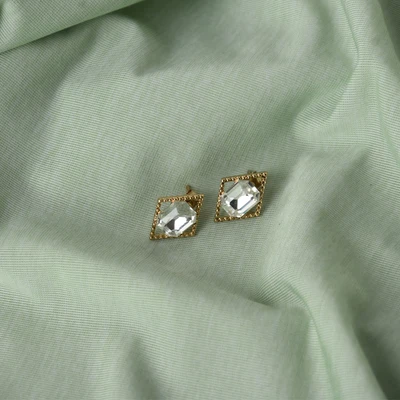 Gambar Ataru Anting Crystal Diamond Stud