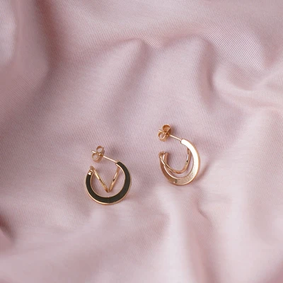Gambar Ataru Anting Twisted Shape Stud - Gold