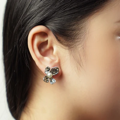 Gambar Ataru Anting Stud Flower Pearl - Silver