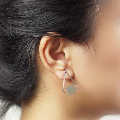 Gambar Ataru Anting Stud Geometric Triangle - Silver