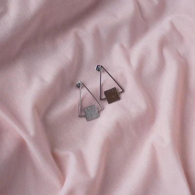 Gambar Ataru Anting Stud Geometric Triangle - Silver
