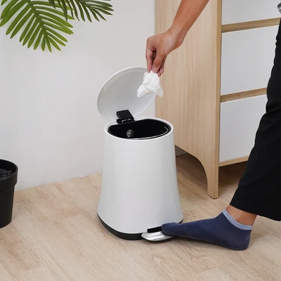 Gambar Krisbow Tempat Sampah Pedal Plastik Stylist 5 Liter - Putih