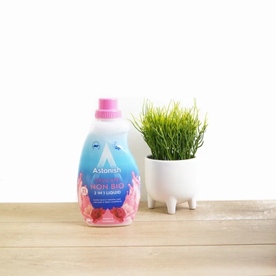 Gambar Astonish 840 Ml Delicate Deterjen Cair Peony Dan Magnolia