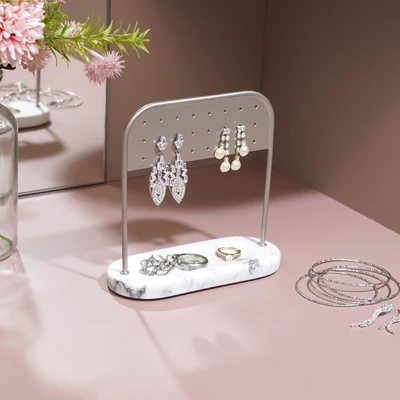 Gambar Interdesign Tempat Anting Dakota