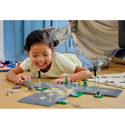 Gambar LEGO City Road Plates 60304