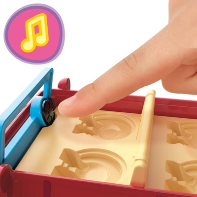 Gambar Peppa Pig Family Red Car F2184