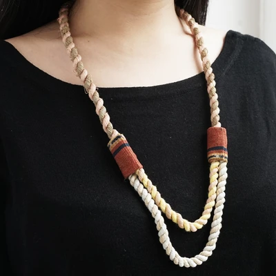 Gambar Pendopo Kalung Tenun Sikka - Krem