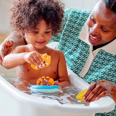 Gambar LEGO Duplo Bath Time Fun: Floating Red Panda 10964