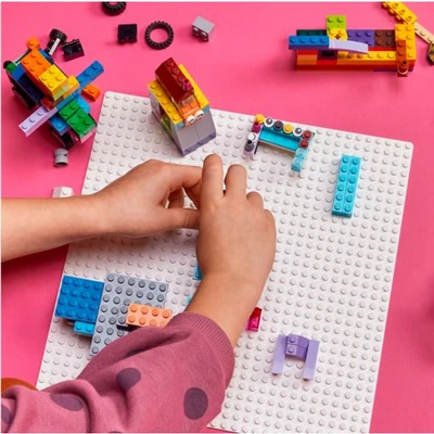 Gambar LEGO Classic Baseplate 11025 - Putih
