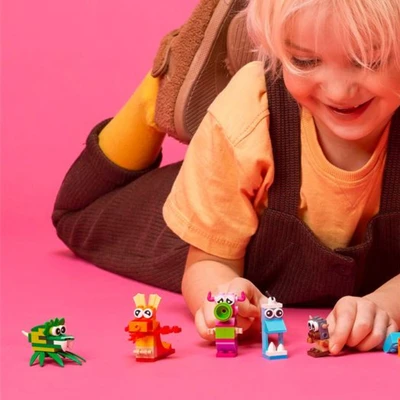 Gambar LEGO Set Classic Creative Monsters 11017