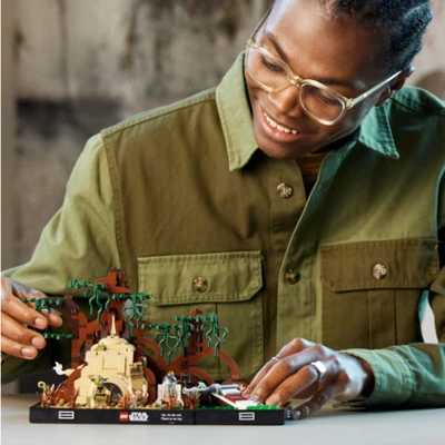 Gambar LEGO Star Wars Dagobah Jedi Training Diorama 75330