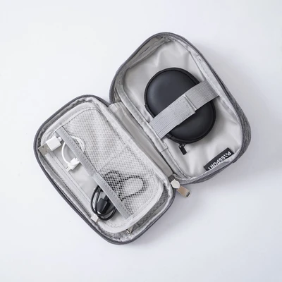 Gambar Passport Ukuran S Tas Organizer Perangkat Digital - Abu-Abu