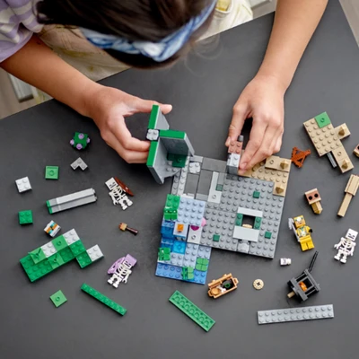 Gambar LEGO Minecraft The Skeleton Dungeon Set 364 Pcs 21189 - Mix