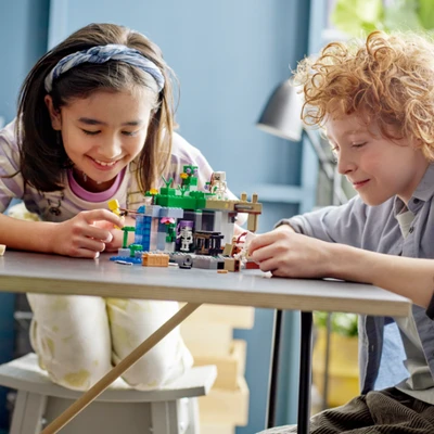 Gambar LEGO Minecraft The Skeleton Dungeon Set 364 Pcs 21189 - Mix