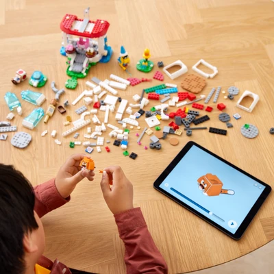 Gambar LEGO Super Mario Cat Peach Suit And Frozen Tower Expansion Set 71407
