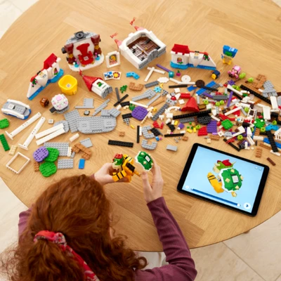 Gambar LEGO Super Mario Peach Castle Expansion Set 71408