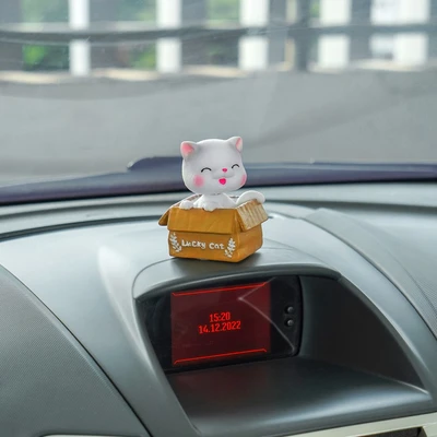 Gambar Otto Klasse Ornamen Dashboard Mobil Kitten - Putih