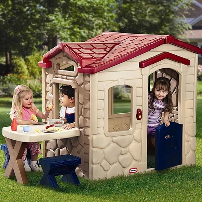 Gambar Little Tikes Playhouse Picnic On Patio