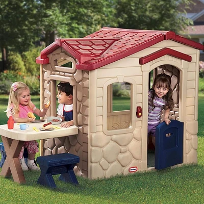 Gambar Little Tikes Playhouse Picnic On Patio