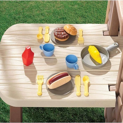 Gambar Little Tikes Playhouse Picnic On Patio