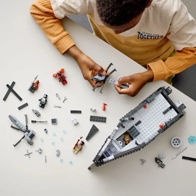 Gambar LEGO Marvel Black Panther War On The Water 76214