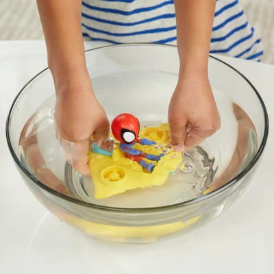 Gambar Spidey Amazing Friends Spidey Water Web Raft F5080