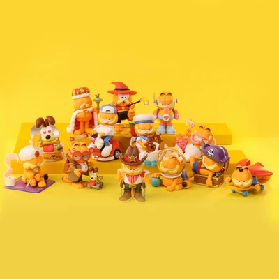 Gambar Pop Mart Minifigure Garfield Day Dream Random