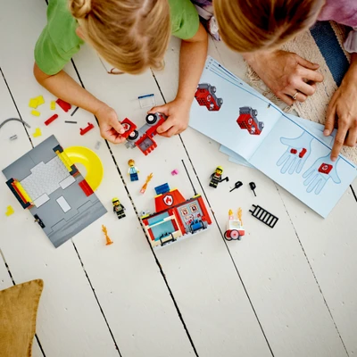 Gambar LEGO City Fire Station And Fire Truck 60375