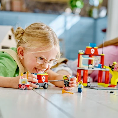 Gambar LEGO City Fire Station And Fire Truck 60375