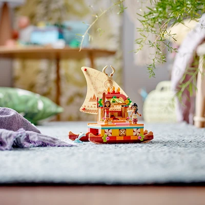 Gambar LEGO Disney Princess Moana Wayfinding Boat 43210