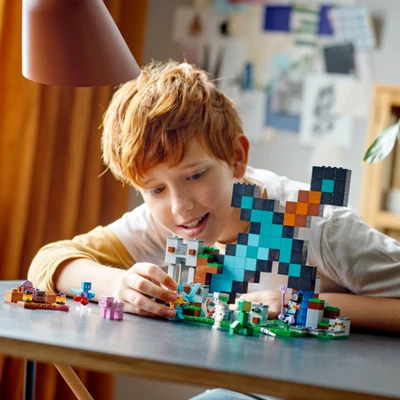 Gambar LEGO Minecraft The Sword Outpost 21244