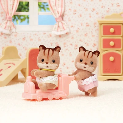 Gambar Sylvanian Families Set Boneka Walnut Squirrel Twin Esfw54210