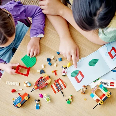 Gambar LEGO Set Disney Celebration Train 43212