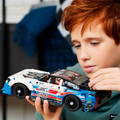 Gambar LEGO Set Technic Nascar Next Gen Chevrolet Camaro 42153