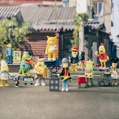 Gambar Pop Mart Minifigure Peking Monster Community Random